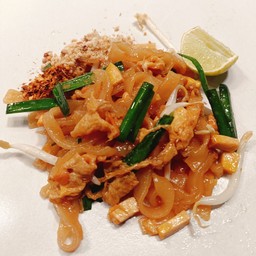 ผัดไทยไบราณ (ถั่วคั่วเอง)