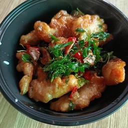 ข้าวกระเพราไก่กรอบ