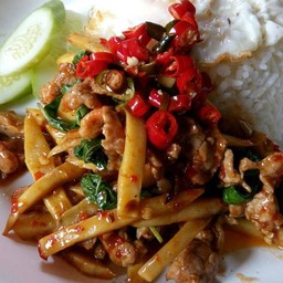 ผัดหน่อไม้ดอง(กับข้าว)