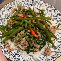 ข้าวผัดผักบุ้งหมูสับ