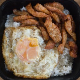 ข้าวไข่ดาว+หมูทอด