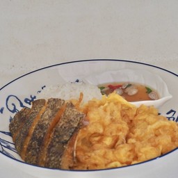 ข้าวปลาสลิดทอดไข่เจียว