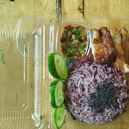 ข้าวหมูทอดเจ (โปรตีนถั่วเหลือง)พร้อมน้ำจิ้มแจ่วรสเด็ด