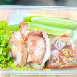 ย่างใจเย็น กระเพราคอหมูย่าง
