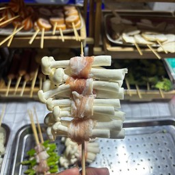 เห็ดชิเมจิพันหมูสไลด์