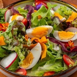 สลัดผักออแกนิคไข่ต้ม