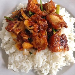 ข้าวพริกเผาหมูกรอบ