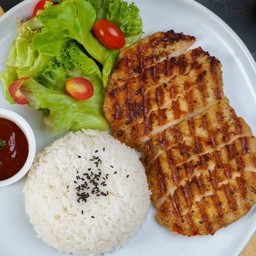 ข้าวหน้าสเต็กหมูย่างพริกไทยดำ