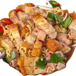 ยำมาม่าหมูกรอบ