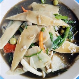 แกงหน่อไม้ไข่มดแดง