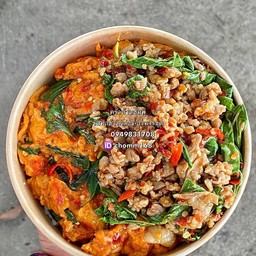 ข้าวไข่ข้นห่อหมกกะเพราหมูสับ