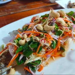 ปลากะพงยำตะไคร้