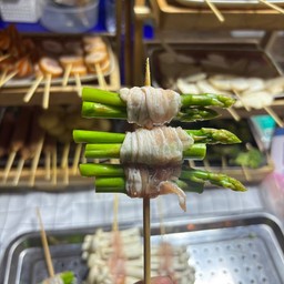 หน่อไม้ฝรั่งพันหมูสไลด์