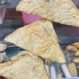 ผลไม้สด&ลูกชิ้นทอด ร้านเจ๊ดา-เซเว่นวิศิษฐ์ชัย