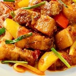 หมูกรอบผัดน้ำพริกเผาราดข้าว