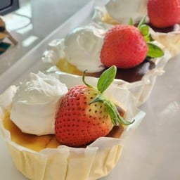 Sugarlism (กาแฟ เบเกอร์รี่ ข้าวกะเพรา )