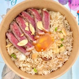 ข้าวผัดมันเนื้อ หมูทอด สามชั้นคั่วพริกเกลือ เนื้อเเดดเดียว By แมวเถื่อนทอด