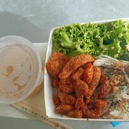 สาระเส้น หมี่คลุกไก่ฉีก ก๋วยเตี๋ยวคั่วไก่ บะหมี่ซี่โครงหมูอบน้ำผึ้ง