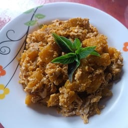 ข้าวผัดฟักทองใส่ไข่