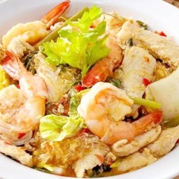 สุกี้ น้ำ วุ้นเส้น กุ้งสด+หมูสไลด์+ใส่ไข่1ฟอง+ฟรีใส่ลูกชิ้น