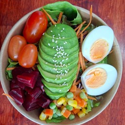 สลัดอะโวคาโด ไข่ต้ม