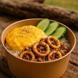 ข้าวไข่ข้นหมึกพริกไทกระเทียม