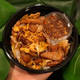 ข้าวหมูทอดกระเทียมสูตรเด็ด