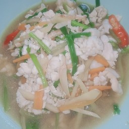 ไก่ผัดขิงเป็นกับข้าว 60 บาท