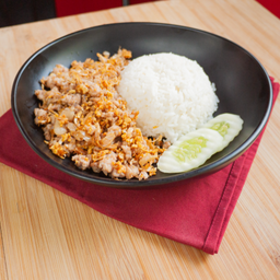 ข้าวกระเทียมหมูสับ