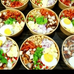 ข้าวยำหมูทอดร้านครัวอิ่มจัง