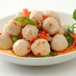 ยำลูกชิ้น ยำแซ่บ