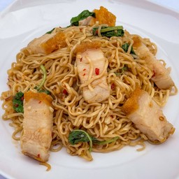 มาม่ากระเพราหมูกรอบ