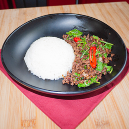 ข้าวกะเพราเนื้อสับ