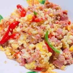 ข้าวแหนมคั่วไข่