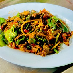 ผัดเผ็ดกบ