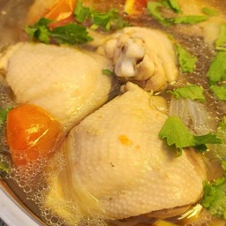 ซุปไก่ ใส่มันฝรั่ง  ส่วนสะโพกชิ้นใหญ่