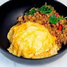 ข้าวไข่ข้น ราดหระเพราหมูสับ