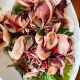 ปลาหมึกผัดกระเพรา