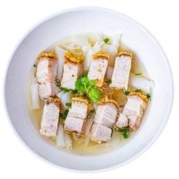 เกาเหลาหมูกรอบ(ก๋วยจั๊บหมูกรอบ)