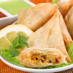 ซาโมซ่าผัก 2 ชิ้น