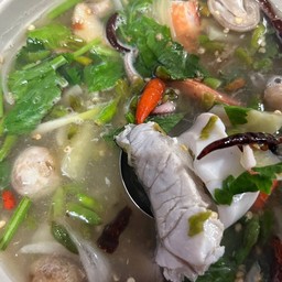 ต้มยำปลากระพง (หม้อไฟ)