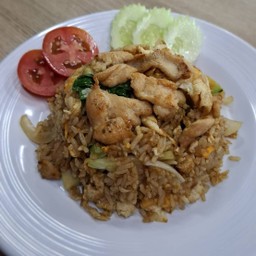 ข้าวผัดรถไฟไก่หมัก
