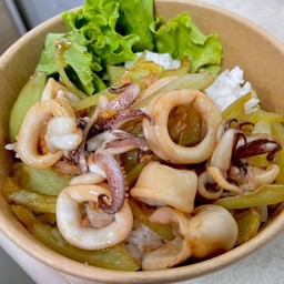 ข้าวผัดพริกหยวกปลาหมึก