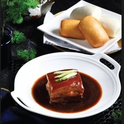 หมูตงปอ พร้อมหมั่นโถวทอด 2 ชิ้น หมั่นโถวนึ่ง 2 ชิ้น