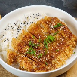 ข้าวหน้าปลาทอดกรอบจัมโบ้