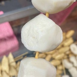 ผลไม้สด&ลูกชิ้นทอด ร้านเจ๊ดา-เซเว่นวิศิษฐ์ชัย