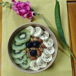 Over night oatmeal กีวี่+กล้วย+กราโนล่า