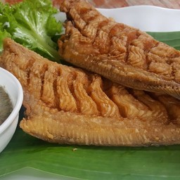 ปลาลิ้นหมาทอด