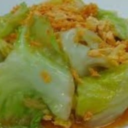 ข้าวราดกระหล่ำปลีผัดน้ำปลา