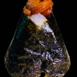 ข้าวปั้นสามเหลี่ยม บ๋วย